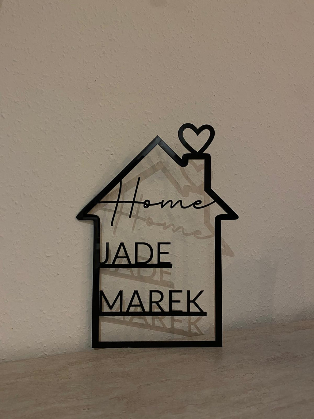 Acryl Deko-Schild „Home“ mit personalisierter Gravur