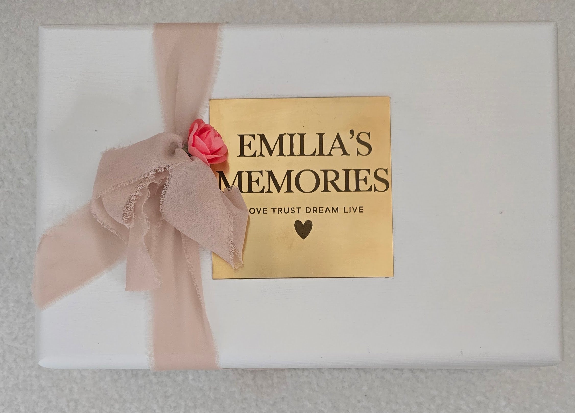 Personalisierte Erinnerungsbox aus Holz