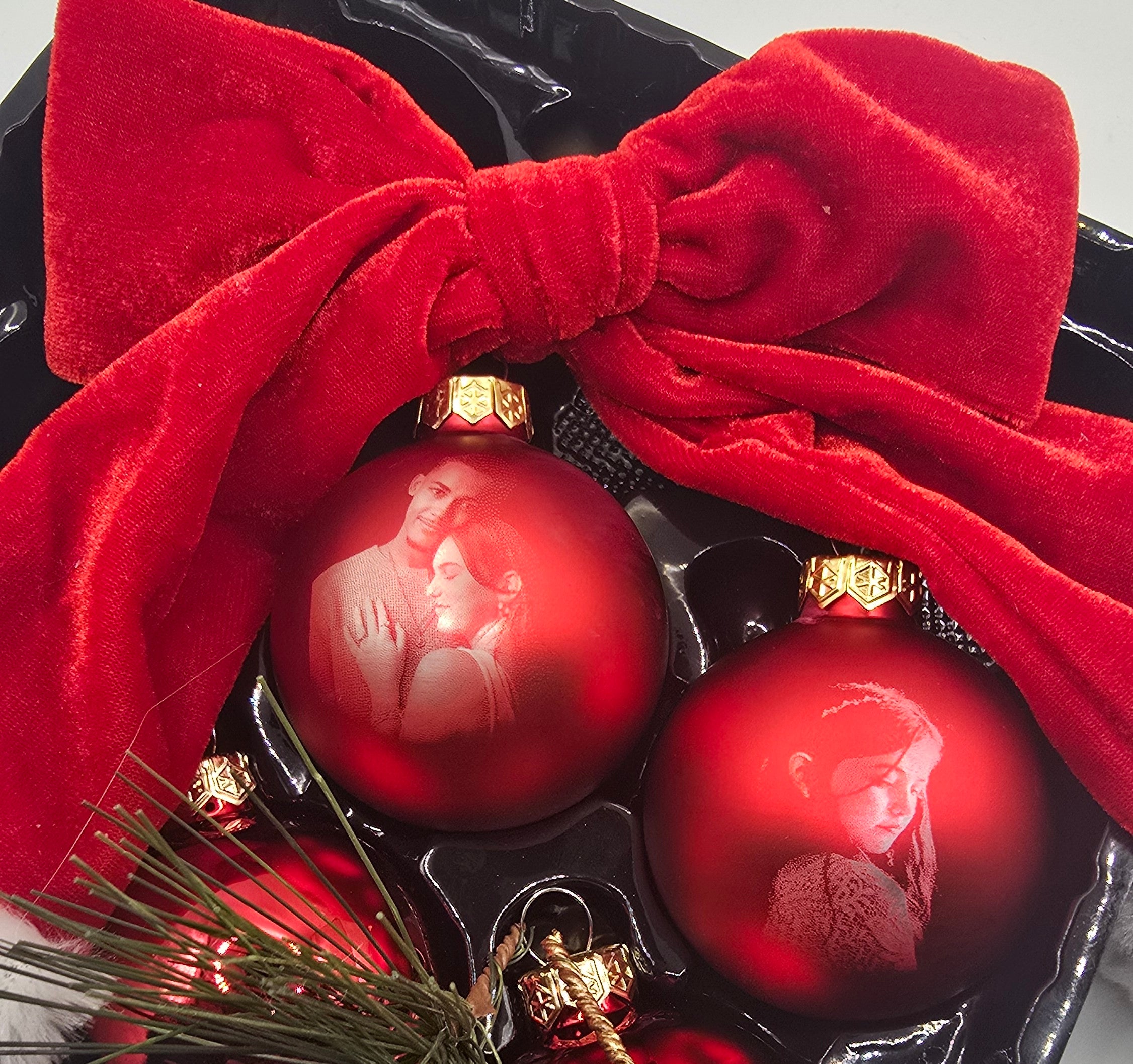 Personalisierte Weihnachtskugel mit Fotogravur – ein ganz besonderes Erinnerungsstück